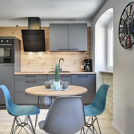 Nur 200 Meter Zum Mit Salzwasserpool, Fahrraeder, Sonnenterrasse Appartement Pula