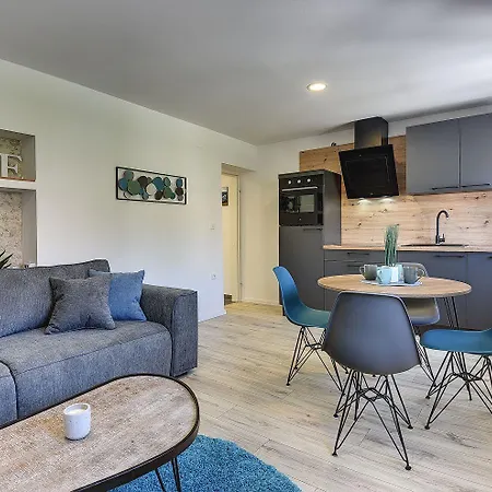 Nur 200 Meter Zum Mit Salzwasserpool, Fahrraeder, Sonnenterrasse * Pula